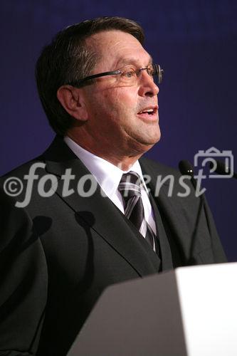 (C) fotodienst/Anna Rauchenberger - Wien, 20.3.2009 - Heute feierte die KBA-Mödling AG in Anwesenheit hochrangiger Ehrengäste aus Politik und Wirtschaft sowie führender Repräsentanten der deutschen Muttergesellschaft Koenig & Bauer AG (KBA) ihr 160-jähriges Firmenjubiläum im Technischen Museum Wien. Gleichzeitig wurde auch ein Führungswechsel gefeiert. FOTO: Vorstandsvorsitzende KommR Wolfgang Schischek (KBA-Mödling)