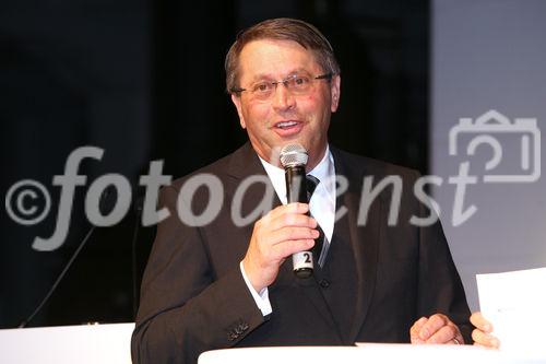 (C) fotodienst/Anna Rauchenberger - Wien, 20.3.2009 - Heute feierte die KBA-Mödling AG in Anwesenheit hochrangiger Ehrengäste aus Politik und Wirtschaft sowie führender Repräsentanten der deutschen Muttergesellschaft Koenig & Bauer AG (KBA) ihr 160-jähriges Firmenjubiläum im Technischen Museum Wien. Gleichzeitig wurde auch ein Führungswechsel gefeiert. FOTO: Vorstandsvorsitzende KommR Wolfgang Schischek (KBA-Mödling)