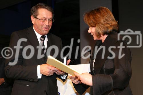 (C) fotodienst/Anna Rauchenberger - Wien, 20.3.2009 - Heute feierte die KBA-Mödling AG ihr 160-jähriges Firmenjubiläum im Technischen Museum Wien. Gleichzeitig wurde auch ein Führungswechsel gefeiert. FOTO v.l.:  Vorstandsvorsitzender KommR Wolfgang Schischek, KBA-Mödling, KommR Sonja Zwazl, Bundesrätin und Präsidentin der Wirtschaftskammer NÖ