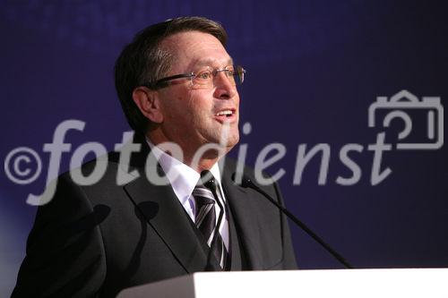 (C) fotodienst/Anna Rauchenberger - Wien, 20.3.2009 - Heute feierte die KBA-Mödling AG in Anwesenheit hochrangiger Ehrengäste aus Politik und Wirtschaft sowie führender Repräsentanten der deutschen Muttergesellschaft Koenig & Bauer AG (KBA) ihr 160-jähriges Firmenjubiläum im Technischen Museum Wien. Gleichzeitig wurde auch ein Führungswechsel gefeiert. FOTO: Vorstandsvorsitzende KommR Wolfgang Schischek (KBA-Mödling)