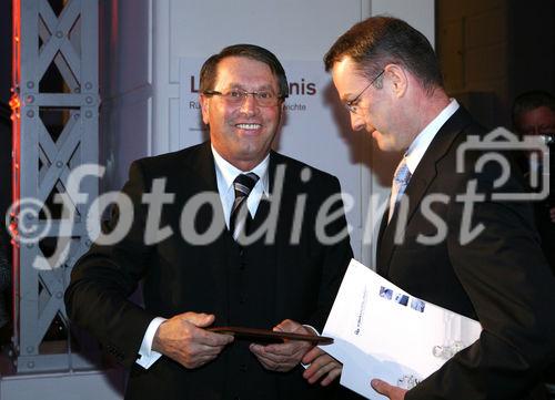 (C) fotodienst/Anna Rauchenberger - Wien, 20.3.2009 - Heute feierte die KBA-Mödling AG in Anwesenheit hochrangiger Ehrengäste aus Politik und Wirtschaft sowie führender Repräsentanten der deutschen Muttergesellschaft Koenig & Bauer AG (KBA) ihr 160-jähriges Firmenjubiläum im Technischen Museum Wien. Gleichzeitig wurde auch ein Führungswechsel gefeiert. FOTO v.l.: Vorstandsvorsitzende KommR Wolfgang Schischek, KBA-Mödling, DI Leopold Achatz, Vorstand KBA-Mödling AG