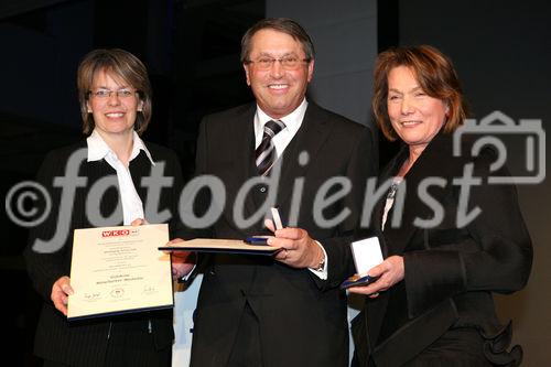 (C) fotodienst/Anna Rauchenberger - Wien, 20.3.2009 - Heute feierte die KBA-Mödling AG ihr 160-jähriges Firmenjubiläum im Technischen Museum Wien. Gleichzeitig wurde auch ein Führungswechsel gefeiert. FOTO v.l.: Dr. Petra Bohuslav, Landesrätin, Vorstandsvorsitzender KommR Wolfgang Schischek, Vorstandsvorsitzender KBA-Mödling, KommR Sonja Zwazl, Bundesrätin und Präsidentin der Wirtschaftskammer NÖ