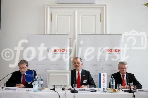 Robert Bosch AG: Jahrespressekonferenz 2010 der Bosch-Gruppe in Österreich
(C) fotodienst, Martina Draper
Foto: vlnr:  Robert Kordik, Robert Bosch AG, Karl Strobel, Robert Bosch AG, Ernest Fiedler, Robert Bosch AG