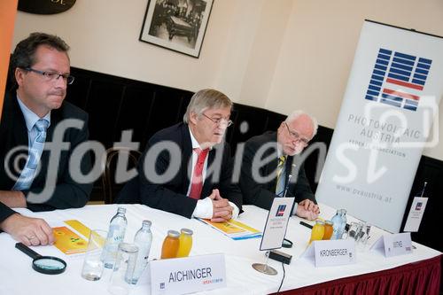 Photovoltaic Austria: Sonnenstrom (auch) in Österreich - Photovoltaic startet eine österreichweite Petition
(C) fotodienst, Martina Draper
Foto: vlnr: Martin Aichinger, ertex soartechnik, Vertreter der österreichischen PV-Industrie, Dr. Hans Kronberger, Bundesverband Photovoltaik Austria, Ing. Josef Witke, Bundesinnung der Elektro- und Alarmanlagentechnik sowie Kommunikationselektronik, WKO
