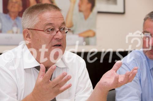 (C)fotodienst/Anna Rauchenberger -  Wien, am 10.09.2009 - Die EPIA (Europäische Vertretung der Photovoltaik - Industrie) geht davon aus, dass bis zum Jahr 2020 rund 12% des europäischen Strombedarfs via Photovoltaik gedeckt werden. Im internationalen Vergleich hat Österreich großen Rückstand, was die Nutzung von Sonenstrom betrifft. Ziel der Photovoltaic-Austria (PVA) ist es, den Stromanteil der Photovoltaik in Österreich bis 2020 von derzeit 0,04 auf 8% zu steigern. FOTO: Dr. Hans Kronberger, Präsident Bundesverband Photovoltaic Austria