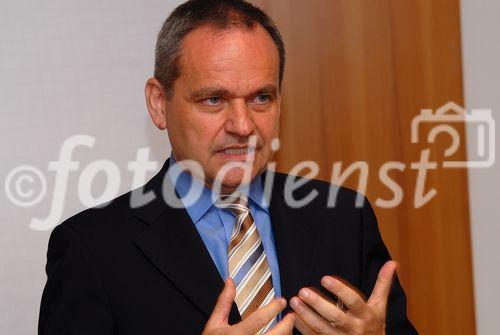 (C)fotodienst/Martin Buchhas: Linz- Chance für Österreichs beste Betriebe: Elektrohandel wird strategisch gerüstet. Im Bild: Herbert Haas