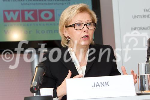  (c) fotodienst/Anna Rauchenberger - Wien, am 29.11.2011 - Studienpräsentation Die neue Fachverband UBIT und WKW Studie ''Erfolgsfaktoren bzw. Barrieren auf dem Weg zum österreichischen Weltmarktführer“ überrascht: Erfahrung ist gut, Kreativität und Innovation besser! Neues Leadership ist ebenso gefragt wie Flexibilität und Mut. FOTO: KommR Brigitte Jank, Präsidentin der Wirtschaftskammer: