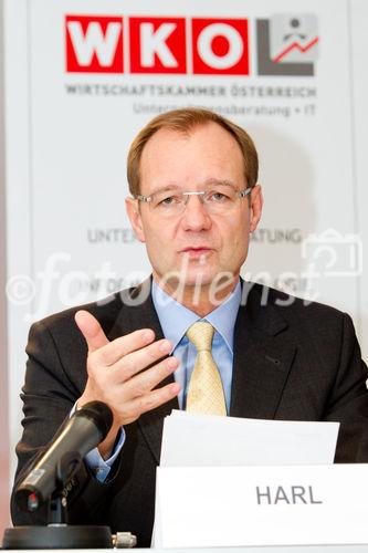  (c) fotodienst/Anna Rauchenberger - Wien, am 29.11.2011 - Studienpräsentation Die neue Fachverband UBIT und WKW Studie ''Erfolgsfaktoren bzw. Barrieren auf dem Weg zum österreichischen Weltmarktführer“ überrascht: Erfahrung ist gut, Kreativität und Innovation besser! Neues Leadership ist ebenso gefragt wie Flexibilität und Mut. FOTO:  KommR Alfred Harl, CMC, Obmann Fachverband UBIT,: