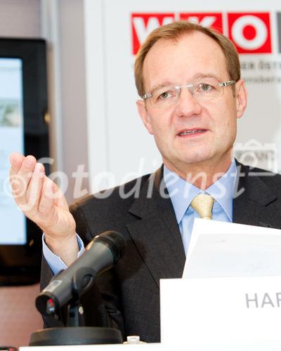  (c) fotodienst/Anna Rauchenberger - Wien, am 29.11.2011 - Studienpräsentation Die neue Fachverband UBIT und WKW Studie ''Erfolgsfaktoren bzw. Barrieren auf dem Weg zum österreichischen Weltmarktführer“ überrascht: Erfahrung ist gut, Kreativität und Innovation besser! Neues Leadership ist ebenso gefragt wie Flexibilität und Mut. FOTO:  KommR Alfred Harl, CMC, Obmann Fachverband UBIT,: