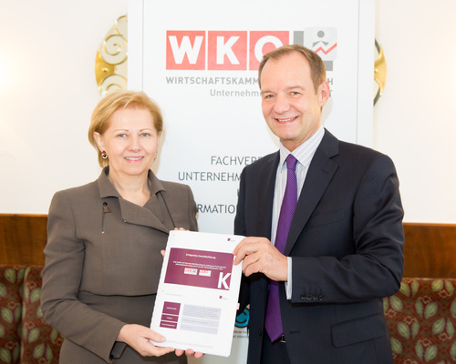  (c) fotodienst / Anna Rauchenberger - Wien, am 26.11.2013 - Studie „Erfolgreiche Geschäftsführung“ des WKÖ Fachverbandes UBIT Österreichs CEOs setzen auf externe Sparring-Partner FOTO v.l.: Präsidentin KR Brigitte Jank, Präsidentin der WKÖ, KR Alfred Harl, MBA, CMC, Obmann Fachverband UBIT: