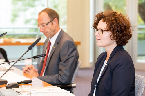  (c) fotodienst / Anna Rauchenberger - Wien, am 09.10.2017 –  Der Österreichische Franchise-Verband präsentierte gemeinsam mit dem Gründerservice der WKO die Ergebnisse der neuen Studie zur Franchise-Landschaft in Österreich. FOTO v.l. Dkfm (FH) Andreas Haider, Präsident ÖFV, Mag. Elisabeth Zehetner-Piewald, Bundesgeschäftsführerin Junge Wirtschaft, Gründerservice und Frau in der Wirtschaft, WKO: