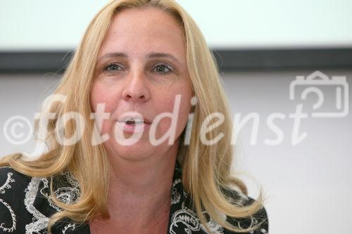 (C)fotodienst/Anna Rauchenberger -  Wien, am 28.07.2009 - Der Verein Techwomen engagiert sich für Frauen in der Technik und zeigt mit Aktionen, dass weibliche Kreativität in der Technik gefragt ist. Das Motto der Herbstaktion09: 'HighHeels@HighEnd'!
Dies beinhaltet einen Kreativwettbewerb für Schülerinnen und Schüler und einen internationalen Kongress am 15./ 16. Oktober 2009 im Palais Harrach in Wien. FOTO: DI Tina Reisenbichler, T-Mobile Austria, Mitglied des Vorstandes des Vereins 'TechWomen', Sponsor