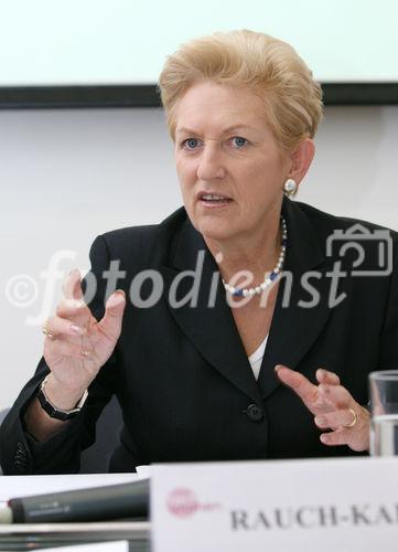 (C)fotodienst/Anna Rauchenberger -  Wien, am 28.07.2009 - Der Verein Techwomen engagiert sich für Frauen in der Technik und zeigt mit Aktionen, dass weibliche Kreativität in der Technik gefragt ist. Das Motto der Herbstaktion09: 'HighHeels@HighEnd'!
Dies beinhaltet einen Kreativwettbewerb für Schülerinnen und Schüler und einen internationalen Kongress am 15./ 16. Oktober 2009 im Palais Harrach in Wien. FOTO:  BM a.D. Abg. z. NR Maria Rauch-Kallat, Präsidentin des Vereins 'TechWomen'