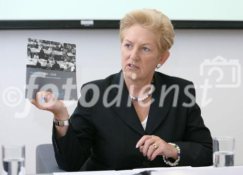 (C)fotodienst/Anna Rauchenberger -  Wien, am 28.07.2009 - Der Verein Techwomen engagiert sich für Frauen in der Technik und zeigt mit Aktionen, dass weibliche Kreativität in der Technik gefragt ist. Das Motto der Herbstaktion09: 'HighHeels@HighEnd'!
Dies beinhaltet einen Kreativwettbewerb für Schülerinnen und Schüler und einen internationalen Kongress am 15./ 16. Oktober 2009 im Palais Harrach in Wien. FOTO:  BM a.D. Abg. z. NR Maria Rauch-Kallat, Präsidentin des Vereins 'TechWomen'