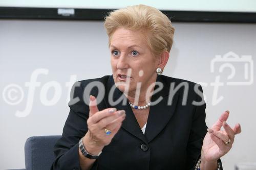 (C)fotodienst/Anna Rauchenberger -  Wien, am 28.07.2009 - Der Verein Techwomen engagiert sich für Frauen in der Technik und zeigt mit Aktionen, dass weibliche Kreativität in der Technik gefragt ist. Das Motto der Herbstaktion09: 'HighHeels@HighEnd'!
Dies beinhaltet einen Kreativwettbewerb für Schülerinnen und Schüler und einen internationalen Kongress am 15./ 16. Oktober 2009 im Palais Harrach in Wien. FOTO:  BM a.D. Abg. z. NR Maria Rauch-Kallat, Präsidentin des Vereins 'TechWomen'