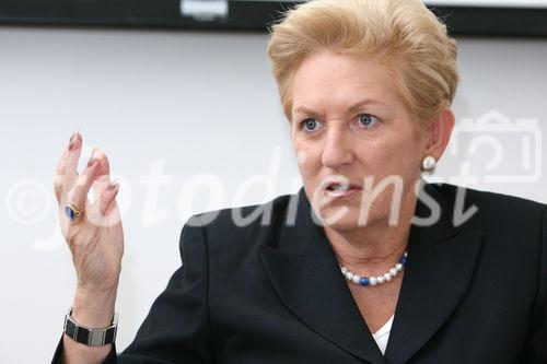 (C)fotodienst/Anna Rauchenberger -  Wien, am 28.07.2009 - Der Verein Techwomen engagiert sich für Frauen in der Technik und zeigt mit Aktionen, dass weibliche Kreativität in der Technik gefragt ist. Das Motto der Herbstaktion09: 'HighHeels@HighEnd'!
Dies beinhaltet einen Kreativwettbewerb für Schülerinnen und Schüler und einen internationalen Kongress am 15./ 16. Oktober 2009 im Palais Harrach in Wien. FOTO:  BM a.D. Abg. z. NR Maria Rauch-Kallat, Präsidentin des Vereins 'TechWomen'