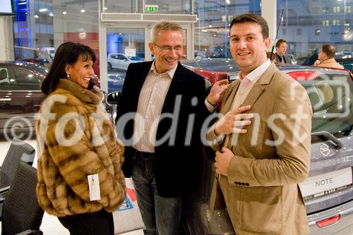 (c)Fotodienst / Christopher Ohmeyer | Autos und Pelze, Grosse & GPS lud zu einer Präsentation der neuesten Automodelle. Als besondere Attraktion stellte der Düsseldorfer Pelzdesigner Tibor Jonas seine Kollektion aus, und bot seine 