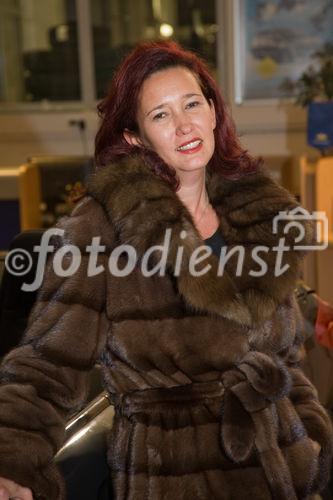 (c)Fotodienst / Christopher Ohmeyer | Autos und Pelze, Grosse & GPS lud zu einer Präsentation der neuesten Automodelle. Als besondere Attraktion stellte der Düsseldorfer Pelzdesigner Tibor Jonas seine Kollektion aus, und bot seine 