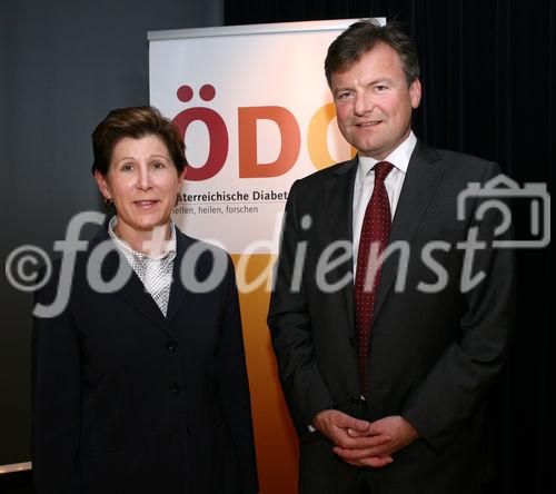 (C) fotodienst/Anna Rauchenberger - Wien, am 24.06.2009 - Die ÖDG (Österreichische Diabetes Gesellschaft) präsentierte heute im Haus der Musik neueste internationale Studien, die die Wichtigkeit der glykämischen Kontrolle bei Typ 2 Diabetes dokumentieren. Die ACCORD, VADT und ADVANCE Studie untersuchten prospektiv den Effekt einer strikten glykämischen Kontrolle auf die Entwicklung von makrovaskulären Komplikationen wie Herzinfarkt sowie Schlaganfall. FOTO v.l.: Prim. Univ. Prof. Dr. Monika Lechleitner, Past-Präsidentin der ÖDG, Ao. Univ. Prof. Dr. Bernhard Ludvik, Präsident der ÖDG