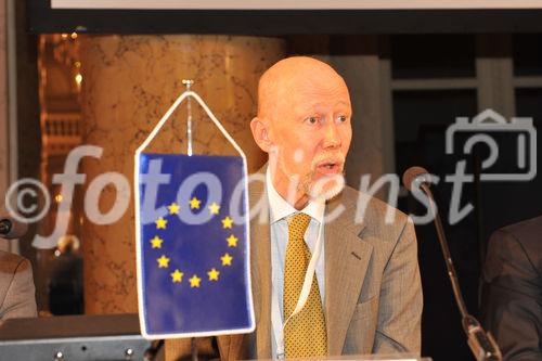 (c)fotodienst/sonja burtscher,Ambient Assisted Living Forum 2009
29.9.2009, 11:00 Uhr
Wien. Mit der stetig steigenden Lebenserwartung erhöht sich auch der Anteil älterer Menschen an der europäischen Gesamtbevölkerung. Das 1. AAL Forum in der Wiener Hofburg widmet sich dem demographischen Wandel unter ökonomischen, technischen und wissenschaftlichen Aspekten. Die Auftaktveranstaltung der internationalen Konferenzreihe des AAL - joint programmes dient Betroffenen, WissenschaftlernInnen und AnwenderInnen, Unternehmen, öffentlichen Institutionen und sozialen Einrichtungen als Informations- und Diskussionsplattform. Thematische Schwerpunkte sind nationale und europäische Aktivitäten, F&E-Vorhaben und ökonomische Aspekte des Programms, an dem 20 EU-Mitgliedstaaten sowie die Schweiz, Israel und Norwegen teilnehmen. 
Im Bild: Tomas Lagerwall/Swedish Institute of Assistive Technology