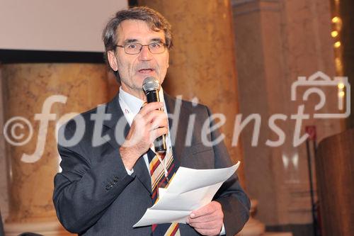 (c)fotodienst/sonja burtscher,Ambient Assisted Living Forum 2009
29.9.2009, 11:00 Uhr
Wien. Mit der stetig steigenden Lebenserwartung erhöht sich auch der Anteil älterer Menschen an der europäischen Gesamtbevölkerung. Das 1. AAL Forum in der Wiener Hofburg widmet sich dem demographischen Wandel unter ökonomischen, technischen und wissenschaftlichen Aspekten. Die Auftaktveranstaltung der internationalen Konferenzreihe des AAL - joint programmes dient Betroffenen, WissenschaftlernInnen und AnwenderInnen, Unternehmen, öffentlichen Institutionen und sozialen Einrichtungen als Informations- und Diskussionsplattform. Thematische Schwerpunkte sind nationale und europäische Aktivitäten, F&E-Vorhaben und ökonomische Aspekte des Programms, an dem 20 EU-Mitgliedstaaten sowie die Schweiz, Israel und Norwegen teilnehmen. Im Bild: Reinhard Goebl/ Chair of the AAL Forum Comitee/ AAL Vice President