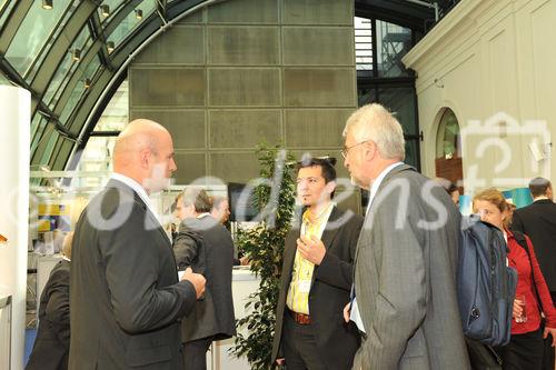 (c) fotodienst/sonja burtscher
Ambient Assisted Living Forum 2009
29.9.2009, 11:00 Uhr
Wien. Mit der stetig steigenden Lebenserwartung erhöht sich auch der Anteil älterer Menschen an der europäischen Gesamtbevölkerung. Das 1. AAL Forum in der Wiener Hofburg widmet sich dem demographischen Wandel unter ökonomischen, technischen und wissenschaftlichen Aspekten. Die Auftaktveranstaltung der internationalen Konferenzreihe des AAL - joint programmes dient Betroffenen, WissenschaftlernInnen und AnwenderInnen, Unternehmen, öffentlichen Institutionen und sozialen Einrichtungen als Informations- und Diskussionsplattform. Thematische Schwerpunkte sind nationale und europäische Aktivitäten, F&E-Vorhaben und ökonomische Aspekte des Programms, an dem 20 EU-Mitgliedstaaten sowie die Schweiz, Israel und Norwegen teilnehmen. 

