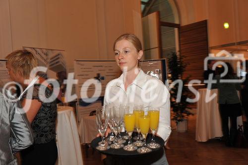 (c) fotodienst/sonja burtscher
Ambient Assisted Living Forum 2009
29.9.2009, 11:00 Uhr
Wien. Mit der stetig steigenden Lebenserwartung erhöht sich auch der Anteil älterer Menschen an der europäischen Gesamtbevölkerung. Das 1. AAL Forum in der Wiener Hofburg widmet sich dem demographischen Wandel unter ökonomischen, technischen und wissenschaftlichen Aspekten. Die Auftaktveranstaltung der internationalen Konferenzreihe des AAL - joint programmes dient Betroffenen, WissenschaftlernInnen und AnwenderInnen, Unternehmen, öffentlichen Institutionen und sozialen Einrichtungen als Informations- und Diskussionsplattform. Thematische Schwerpunkte sind nationale und europäische Aktivitäten, F&E-Vorhaben und ökonomische Aspekte des Programms, an dem 20 EU-Mitgliedstaaten sowie die Schweiz, Israel und Norwegen teilnehmen. 

