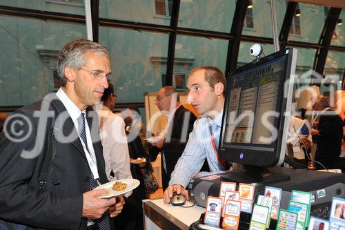 (c) fotodienst/sonja burtscher
Ambient Assisted Living Forum 2009
29.9.2009, 11:00 Uhr
Wien. Mit der stetig steigenden Lebenserwartung erhöht sich auch der Anteil älterer Menschen an der europäischen Gesamtbevölkerung. Das 1. AAL Forum in der Wiener Hofburg widmet sich dem demographischen Wandel unter ökonomischen, technischen und wissenschaftlichen Aspekten. Die Auftaktveranstaltung der internationalen Konferenzreihe des AAL - joint programmes dient Betroffenen, WissenschaftlernInnen und AnwenderInnen, Unternehmen, öffentlichen Institutionen und sozialen Einrichtungen als Informations- und Diskussionsplattform. Thematische Schwerpunkte sind nationale und europäische Aktivitäten, F&E-Vorhaben und ökonomische Aspekte des Programms, an dem 20 EU-Mitgliedstaaten sowie die Schweiz, Israel und Norwegen teilnehmen. 

