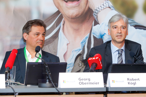 Foto vlnr.: Georg Obermeier, Geschäftsführer Microsoft Österreich und Robert Kögl, Finance & Administration Microsoft Österreich