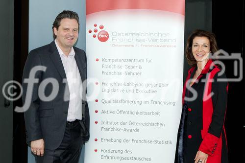 (C)fotodienst/Anna Rauchenberger Wien, 01.04.2011 - Wachstum und Dyanamik kennzeichen das junge Wirtschaftssegment Franchise in Österreich: 6700 aktive Franchise-Unternehmer/innen bedeuten ein Plus von 11 Prozent zu 2008. 60 Prozent der 420 aktiven Systeme starteten erst nach der Jahrtausendwende. Eine starke Wachstumsphase und die Suche nach weiteren Franchise-Partnern sind die Folge, so das Ergebnis der aktuellen, vom Österreichischen Franchise-Verband in Auftrag gegebenen, Studie der KMU-Forschung Austria. FOTO v.l.:  Andreas Schwerla, Präsident Österreichischer Franchise-Verband, Mag. Susanne Seifert, Generalsekretärin Österreichischer Franchise-Verband