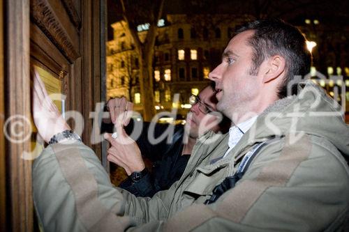 (C) fotodienst.at/Anna Rauchenberger -  Wien, am 01.12.2009 - Der Entwurf zur Änderung des Telekommunikationsgesetzes, durch den die Vorratsdatenspeicherungs-Richtlinie in Österreich umgesetzt werden soll, sorgt nach wie vor für Aufregung. Aufgrund dieser Richtlinie müssen alle Internet- und Telekom Serviceprovider Europas die Verbindungsdaten zu sämtlichen Kommunikationsvorgängen für einen Zeitraum von 6 Monaten bis 2 Jahren speichern. Das Wiener Zentrum für Rechtsinformatik nimmt diese Entwicklung zum Anlass, um in Form einer Podiumsdiskussion eine möglichst breite und öffentliche Debatte über Sinn, Nutzen und gesellschaftliche Auswirkungen des Datensammelns auf Vorrat zu eröffnen.