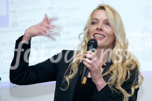 (C) fotodienst.at/Anna Rauchenberger -  Wien, am 01.12.2009 - Der Entwurf zur Änderung des Telekommunikationsgesetzes, durch den die Vorratsdatenspeicherungs-Richtlinie in Österreich umgesetzt werden soll, sorgt nach wie vor für Aufregung. Aufgrund dieser Richtlinie müssen alle Internet- und Telekom Serviceprovider Europas die Verbindungsdaten zu sämtlichen Kommunikationsvorgängen für einen Zeitraum von 6 Monaten bis 2 Jahren speichern. Das Wiener Zentrum für Rechtsinformatik nimmt diese Entwicklung zum Anlass, um in Form einer Podiumsdiskussion eine möglichst breite und öffentliche Debatte über Sinn, Nutzen und gesellschaftliche Auswirkungen des Datensammelns auf Vorrat zu eröffnen. FOTO: Mag. Dr. Doris Liebwald (WZRI, Wiener Zentrum für Rechtsinformatik)