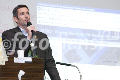 (C) fotodienst.at/Anna Rauchenberger -  Wien, am 01.12.2009 - Der Entwurf zur Änderung des Telekommunikationsgesetzes, durch den die Vorratsdatenspeicherungs-Richtlinie in Österreich umgesetzt werden soll, sorgt nach wie vor für Aufregung. Aufgrund dieser Richtlinie müssen alle Internet- und Telekom Serviceprovider Europas die Verbindungsdaten zu sämtlichen Kommunikationsvorgängen für einen Zeitraum von 6 Monaten bis 2 Jahren speichern. Das Wiener Zentrum für Rechtsinformatik nimmt diese Entwicklung zum Anlass, um in Form einer Podiumsdiskussion eine möglichst breite und öffentliche Debatte über Sinn, Nutzen und gesellschaftliche Auswirkungen des Datensammelns auf Vorrat zu eröffnen. FOTO: Dr. Thomas Strohmaier (WZRI)