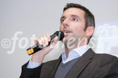 (C) fotodienst.at/Anna Rauchenberger -  Wien, am 01.12.2009 - Der Entwurf zur Änderung des Telekommunikationsgesetzes, durch den die Vorratsdatenspeicherungs-Richtlinie in Österreich umgesetzt werden soll, sorgt nach wie vor für Aufregung. Aufgrund dieser Richtlinie müssen alle Internet- und Telekom Serviceprovider Europas die Verbindungsdaten zu sämtlichen Kommunikationsvorgängen für einen Zeitraum von 6 Monaten bis 2 Jahren speichern. Das Wiener Zentrum für Rechtsinformatik nimmt diese Entwicklung zum Anlass, um in Form einer Podiumsdiskussion eine möglichst breite und öffentliche Debatte über Sinn, Nutzen und gesellschaftliche Auswirkungen des Datensammelns auf Vorrat zu eröffnen. FOTO: Dr. Thomas Strohmaier (WZRI)