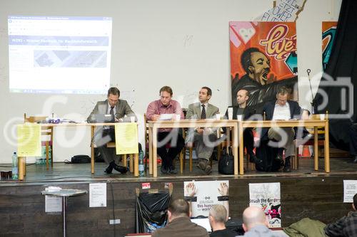 (C) fotodienst.at/Anna Rauchenberger -  Wien, am 01.12.2009 - Der Entwurf zur Änderung des Telekommunikationsgesetzes, durch den die Vorratsdatenspeicherungs-Richtlinie in Österreich umgesetzt werden soll, sorgt nach wie vor für Aufregung. Aufgrund dieser Richtlinie müssen alle Internet- und Telekom Serviceprovider Europas die Verbindungsdaten zu sämtlichen Kommunikationsvorgängen für einen Zeitraum von 6 Monaten bis 2 Jahren speichern. Das Wiener Zentrum für Rechtsinformatik nimmt diese Entwicklung zum Anlass, um in Form einer Podiumsdiskussion eine möglichst breite und öffentliche Debatte über Sinn, Nutzen und gesellschaftliche Auswirkungen des Datensammelns auf Vorrat zu eröffnen.