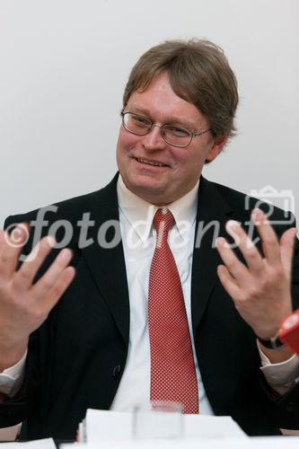 Stand der Sammelklagen-Aktion - Nächste Schritte des VKI gegen den AWD(C) fotodienst, Martina DraperFoto: Dr. Peter Kolba, Bereichsleiter Recht, VKI