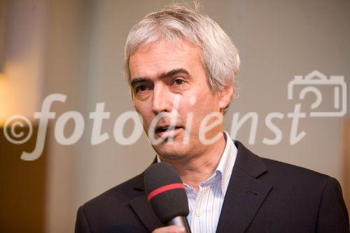 (c) fotodienst / Anna Rauchenberger - Wien, am 13.04.2010 - Der Österreichische Hausärzteverband warnt vor drohendem Sozialabbau durch die Reform des Gesundheitssystems: Österreichs Hausärzte mache mobil gegen die rein ökonomisch ausgerichteten Reformen unseres Gesundheitssystems und machen in einer Vortragsreihe auf die Mängel im Österreichischen Gesundheitssystem aufmerksam. FOTO: Dr. Christian Euler, Präsident des ÖHV