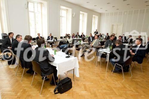 (C)fotodienst/Anna Rauchenberger Wien, 14.10.2010 – Im Auftrag des Vizekanzlers und Finanzministers Josef Pröll startete das Bundesrechenzentrum (BRZ) die Umsetzung einer ökologischen Initiative mit bewusster Vorbildwirkung: ‚Das BRZ soll das grünste Rechenzentrum Österreichs werden’. Dabei wird nicht nur der CO2-Ausstoß massiv gesenkt, sondern auch einiges an Geld in den nächsten Jahren eingespart. Das BRZ veranstaltete dazu einen hochkarätig besetzten Roundtable zum Thema ‚Green IT’ bei dem auch die neue Partnerschaft mit der österreichischen Umweltschutzorganisation Global 2000 vorgestellt wurde.