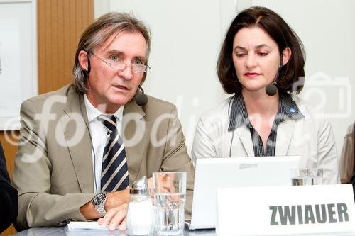 (c) fotodienst / Anna Rauchenberger - Wien, am 09.09.2010 - Kindliche Atemwegsinfektionen gehören zu den häufigsten Erkrankungen im Kindesalter. Es gilt in der Öffentlichkeit weithin die irrtümliche Meinung, Antibiotika würde hier rasche, nachhaltige Linderung verschaffen. Nun soll der korrekte Platz der Antibiotika definiert und die Möglichkeit ausgelotet werden, inwiefern spezielle Phytopharmaka in der Lage sind, ggf. therapeutische Rahmenbedingungen zu schaffen, die Superinfektionen und damit Antibiotikaverordnungen senken könnten. FOTO: Prim. Univ.-Prof.Dr. med. Karl Zwiauer, Vorst. d. Abtlg. f. Kinder & Jugendheilkunde, Landesklinikum St Pölten,