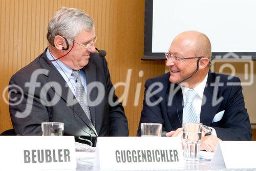 (c) fotodienst / Anna Rauchenberger - Wien, am 09.09.2010 - Kindliche Atemwegsinfektionen gehören zu den häufigsten Erkrankungen im Kindesalter. Es gilt in der Öffentlichkeit weithin die irrtümliche Meinung, Antibiotika würde hier rasche, nachhaltige Linderung verschaffen. Nun soll der korrekte Platz der Antibiotika definiert und die Möglichkeit ausgelotet werden, inwiefern spezielle Phytopharmaka in der Lage sind, ggf. therapeutische Rahmenbedingungen zu schaffen, die Superinfektionen und damit Antibiotikaverordnungen senken könnten. FOTO v.l.: Univ.-Prof. Dr. med. Peter J. Guggenbichler, Kössen, Kinderarzt und Prof. emer. Univ. Erlangen, Prof. Dr. pharm. Michael A. Popp, CEO Bionorica GmbH, Lektor Med. Univ. Innsbruck.