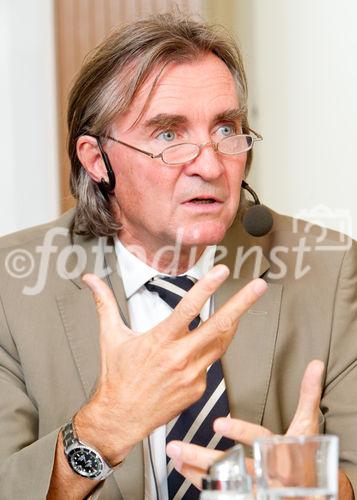 (c) fotodienst / Anna Rauchenberger - Wien, am 09.09.2010 - Kindliche Atemwegsinfektionen gehören zu den häufigsten Erkrankungen im Kindesalter. Es gilt in der Öffentlichkeit weithin die irrtümliche Meinung, Antibiotika würde hier rasche, nachhaltige Linderung verschaffen. Nun soll der korrekte Platz der Antibiotika definiert und die Möglichkeit ausgelotet werden, inwiefern spezielle Phytopharmaka in der Lage sind, ggf. therapeutische Rahmenbedingungen zu schaffen, die Superinfektionen und damit Antibiotikaverordnungen senken könnten. FOTO: Prim. Univ.-Prof.Dr. med. Karl Zwiauer, Vorst. d. Abtlg. f. Kinder & Jugendheilkunde, Landesklinikum St Pölten,