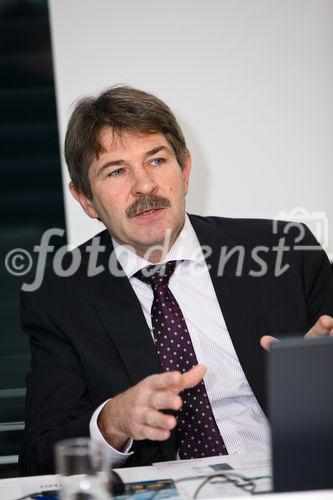 (c) fotodienst / Johannes Brunnbauer | Die Sparkassen Immobilien AG - Ergebnisse der ersten drei Quartale 2010  in der Erste Bank Lounge in Wien statt am 25.11.2010. Im Bild.:Der Vorstand Ernst Vejdovszky 