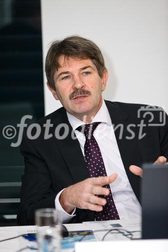 (c) fotodienst / Johannes Brunnbauer | Die Sparkassen Immobilien AG - Ergebnisse der ersten drei Quartale 2010  in der Erste Bank Lounge in Wien statt am 25.11.2010. Im Bild.:Der Vorstand Ernst Vejdovszky 