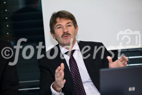 (c) fotodienst / Johannes Brunnbauer | Die Sparkassen Immobilien AG - Ergebnisse der ersten drei Quartale 2010  in der Erste Bank Lounge in Wien statt am 25.11.2010. Im Bild.:  Der Vorstand Ernst Vejdovszky 