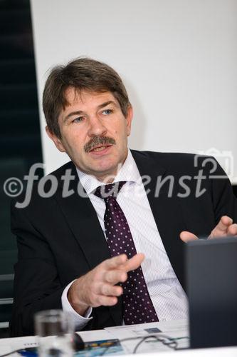 (c) fotodienst / Johannes Brunnbauer | Die Sparkassen Immobilien AG - Ergebnisse der ersten drei Quartale 2010  in der Erste Bank Lounge in Wien statt am 25.11.2010. Im Bild.:Der Vorstand Ernst Vejdovszky 