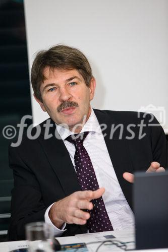 (c) fotodienst / Johannes Brunnbauer | Die Sparkassen Immobilien AG - Ergebnisse der ersten drei Quartale 2010  in der Erste Bank Lounge in Wien statt am 25.11.2010. Im Bild.: Der Vorstand Ernst Vejdovszky 