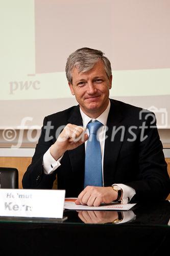 (C) fotodienst / Johannes Hloch; Wien, 13.01.2011;
Nach wie vor sind die Folgen der Krise präsent. Wie es um die Liquidität der heimischen Unternehmen im dritten Quartal 2010 im Vergleich zum 'krisengeschüttelten' Vorjahr stand, analysiert der quartalsweise erscheinende Liquiditätsreport von PwC Österreich. Die Ergebnisse dieser Studie sind im aktuellen Bericht zusammengefasst, welcher alle ATX-Unternehmen und Prime Market-Unternehmen der Wiener Börse (mit Ausnahme von Banken und Versicherungen) beinhaltet. PwC Österreich stellt diese im Rahmen eines Presse-Frühstücks vor.
am Bild: Helmut Kern, Head of Consulting, PwC Österreich