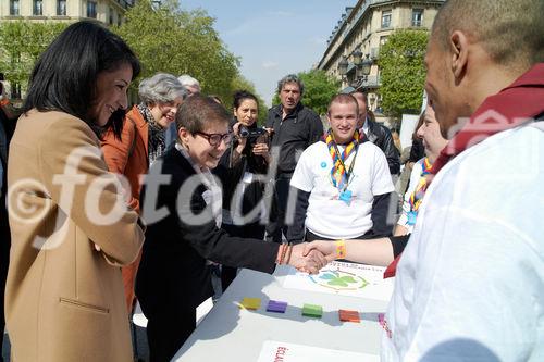 fotodienst/ Christian Kemp;Paris - Im Rahmen des European Year of Volunteering (EYV) macht die EYV-Tour 2011 ab 14. April Station in Paris.