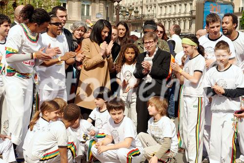 fotodienst/ Christian Kemp;Paris - Im Rahmen des European Year of Volunteering (EYV) macht die EYV-Tour 2011 ab 14. April Station in Paris.