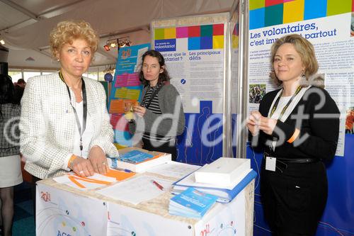 fotodienst/ Christian Kemp;Paris - Im Rahmen des European Year of Volunteering (EYV) macht die EYV-Tour 2011 ab 14. April Station in Paris.